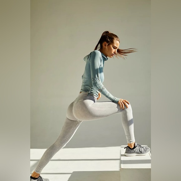 NWOT FP Movement High-Rise 7/8 Good Karma Leggings - Ice Grey - Size XS/S - Picture 2 of 9